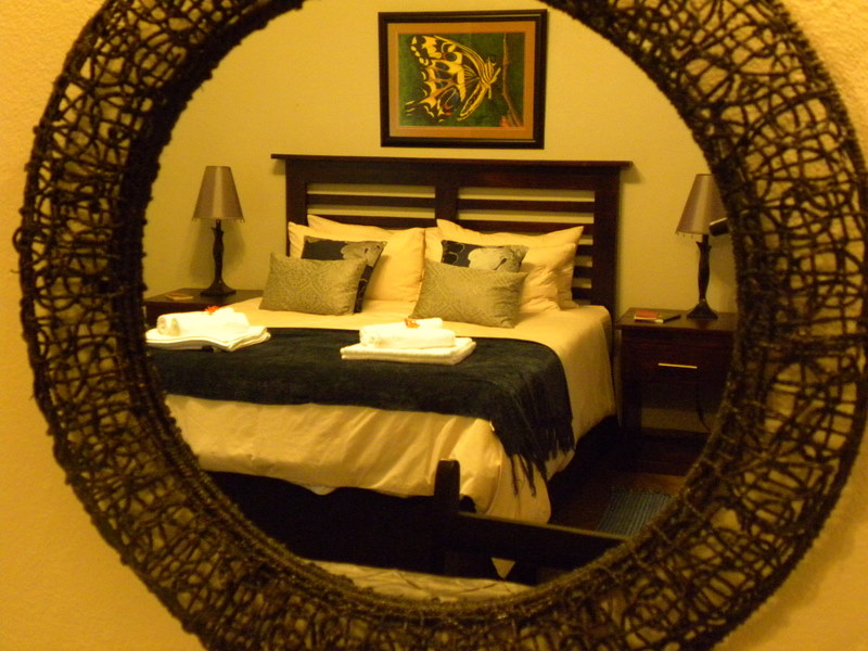 main bedroom - Slip into the luxury of 200 thread count cotton percale sheeting.