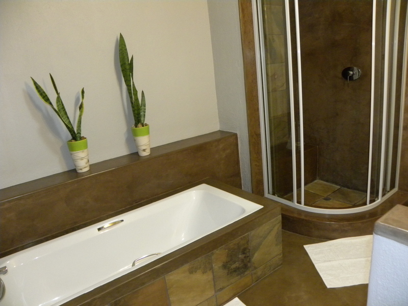 main bathroom, bath and corner shower with seat